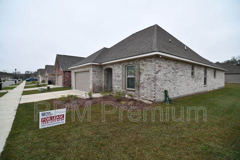 Baton Rouge House: 7108 Kenilworth Crossing Ave