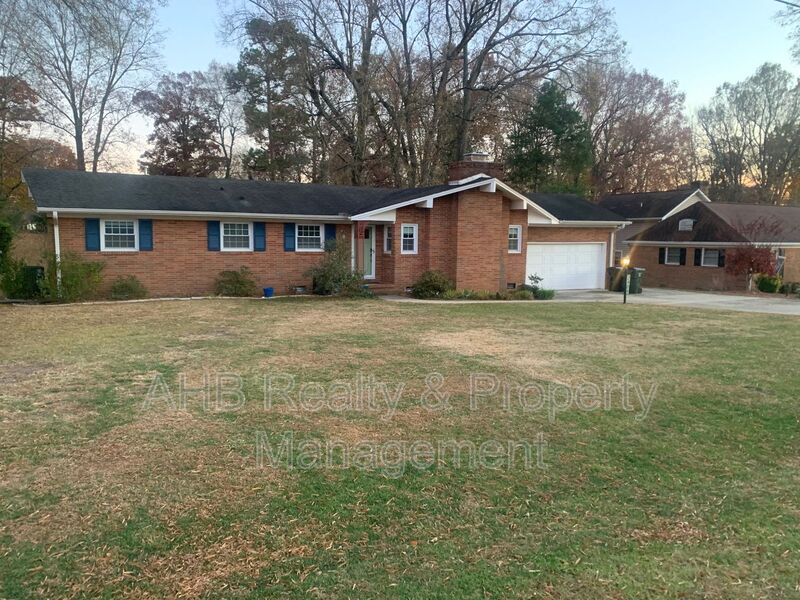 Burlington House: 2404 Blanche Dr