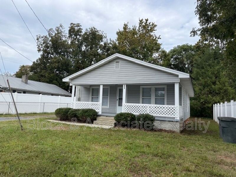 Asheboro House: 325 Rich Ave