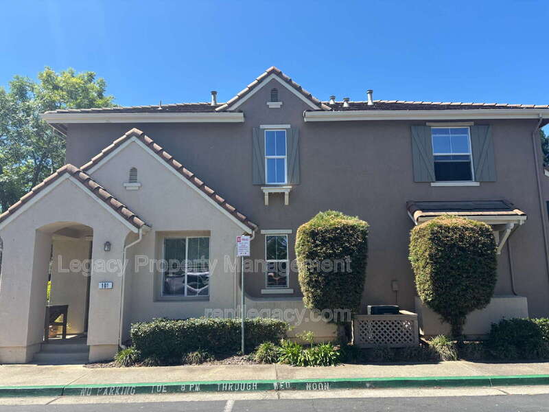 Folsom Condo: 108 Esplanade Circle