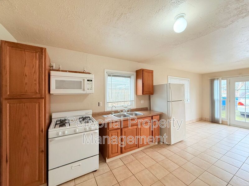 Washougal Townhome: 1102 G St