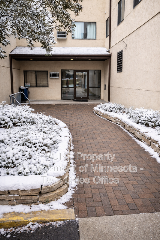 South St Paul Condo: 221 Grand Ave W