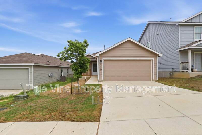 San Antonio House: 7119 Satellite Wy