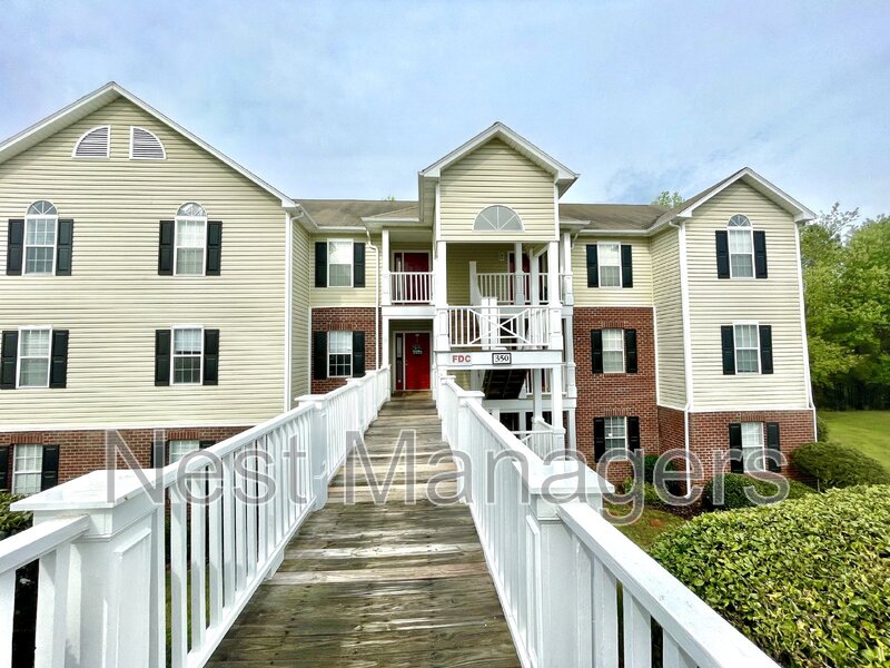 Fayetteville House: 350 Bubble Creek Ct
