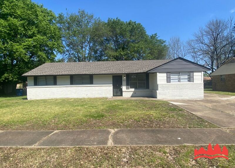 West Memphis House: 2412 Gathings Dr