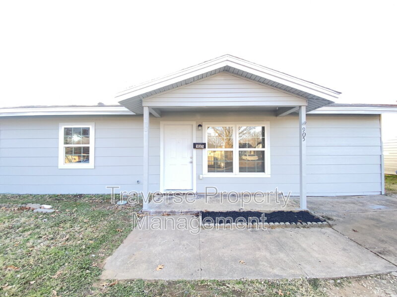 Euless House: 905 Milam