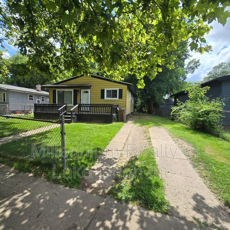 Pontiac House: 749 Stanley