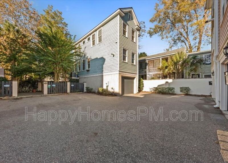 Charleston House: 11 Kirkland Lane