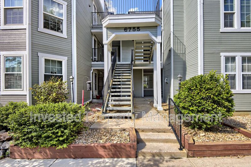 Centennial Condo: 6755 S Ivy St