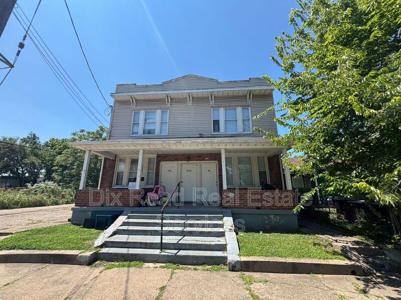 Middletown House: 704 Baltimore St