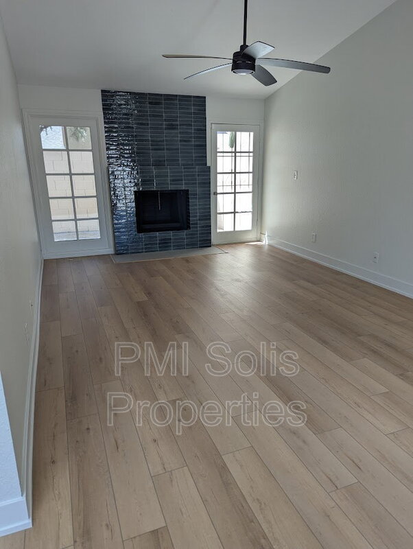 Glendale Townhome: 18036 North 45th Avenue