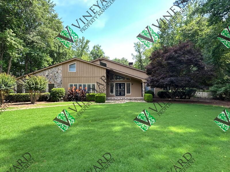 Sandy Springs House: 115 Nesbit Ferry Place