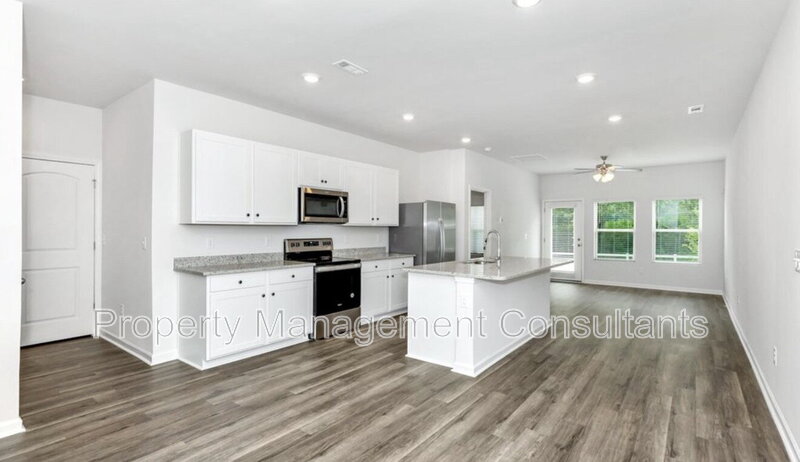 Madison House: 217 Bay Pine Dr