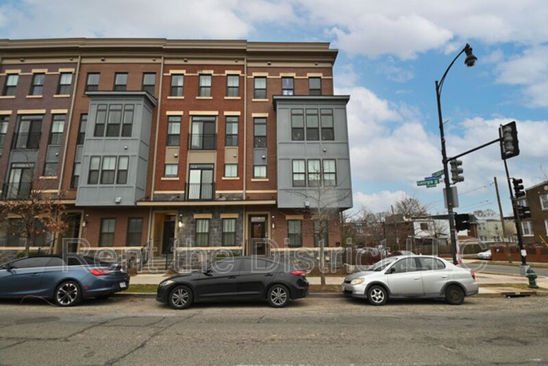 Washington Townhome: 7201 Georgia Avenue NW 4-B