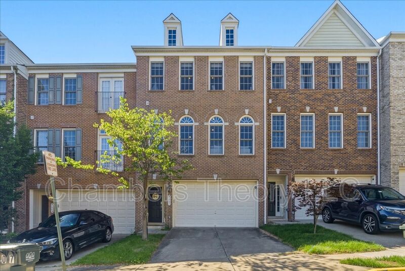 Lorton House: 8407 Chaucer House Ct