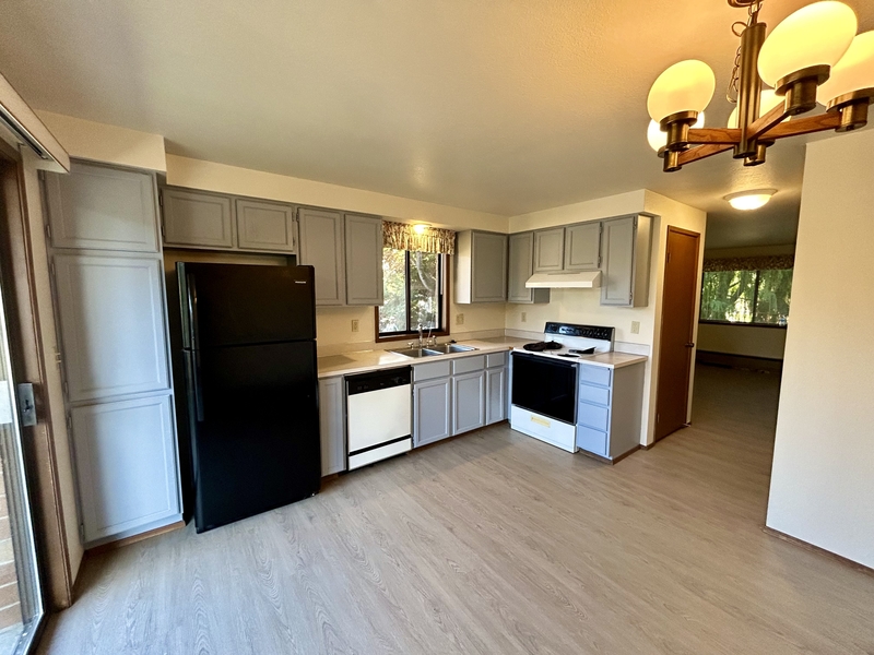 Lynden Condo: 329 14th Street