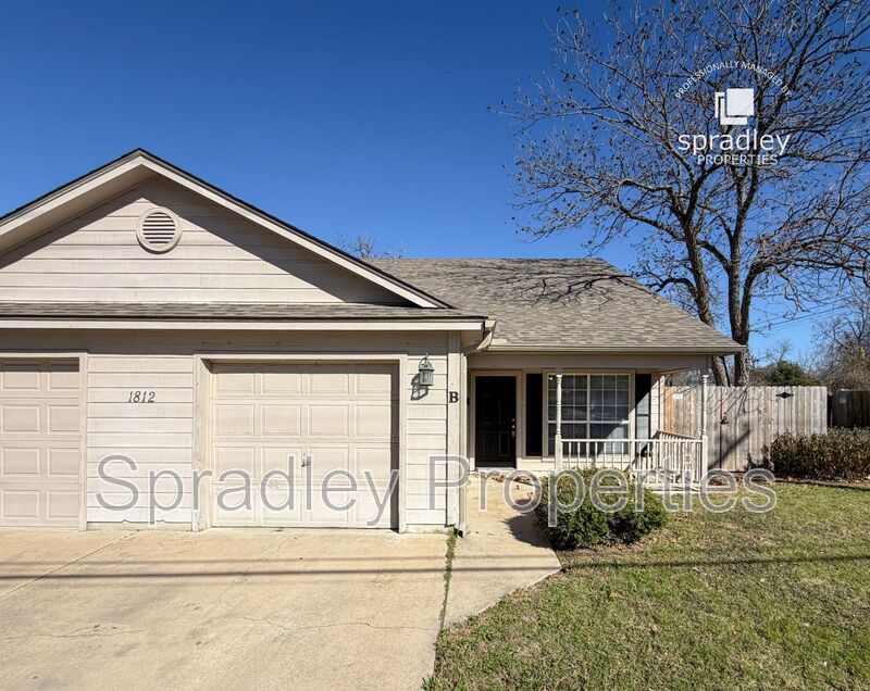 Temple Townhome: 1812B W Ave K