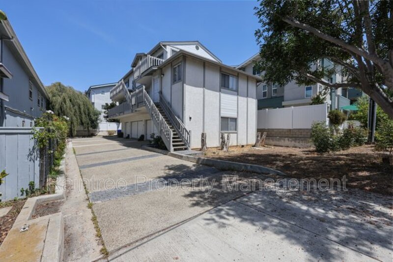 Carlsbad House: 340 Walnut Ave