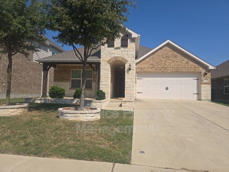 Fort Worth House: 952 Pinnacle Ridge Rd