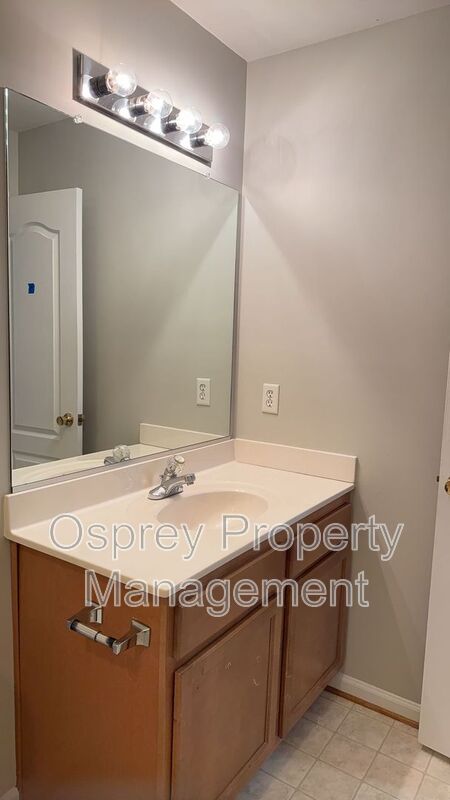 3BR Townhouse Condo with Garage "ASK ABOUT OUR ZERO DEPOSIT" - Photo 11