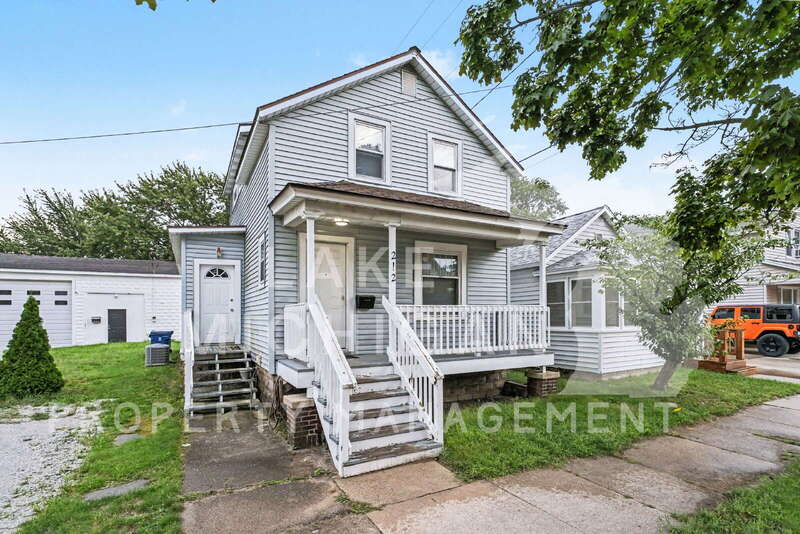 Grand Haven House: 212 N 3rd St