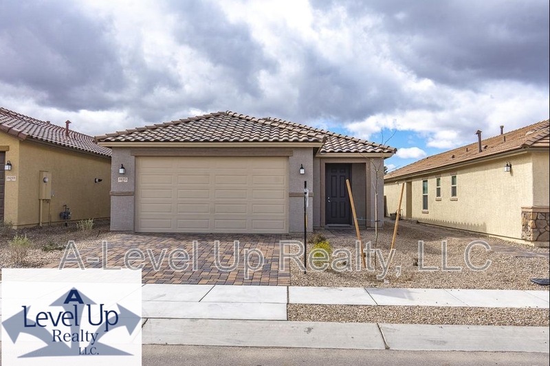 Tucson House: 8695 North Rome Court