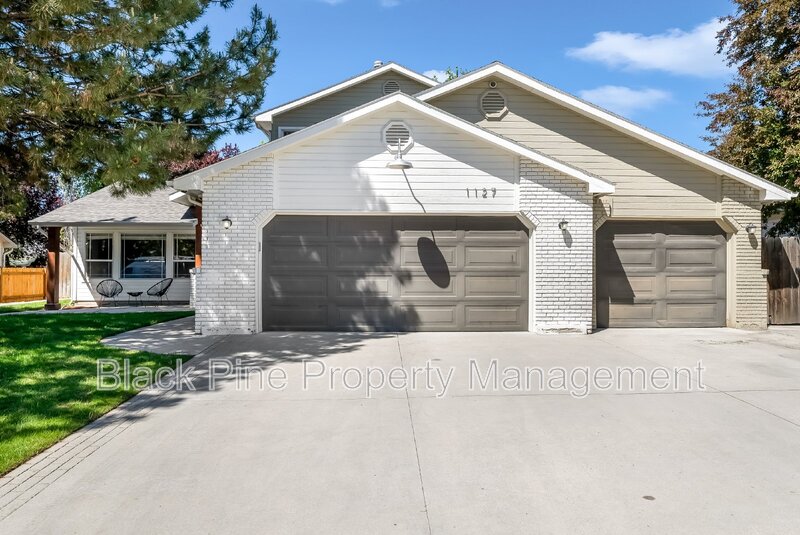 Eagle House: 1127 N Echohawk Way