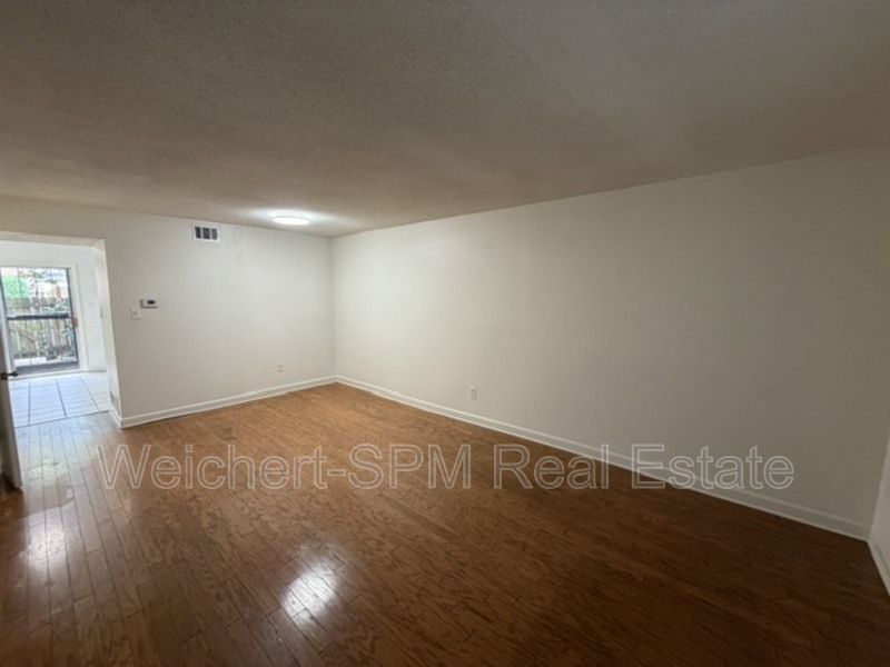 memphis House: 5730 Quince Rd #5 Memphis, TN 38119