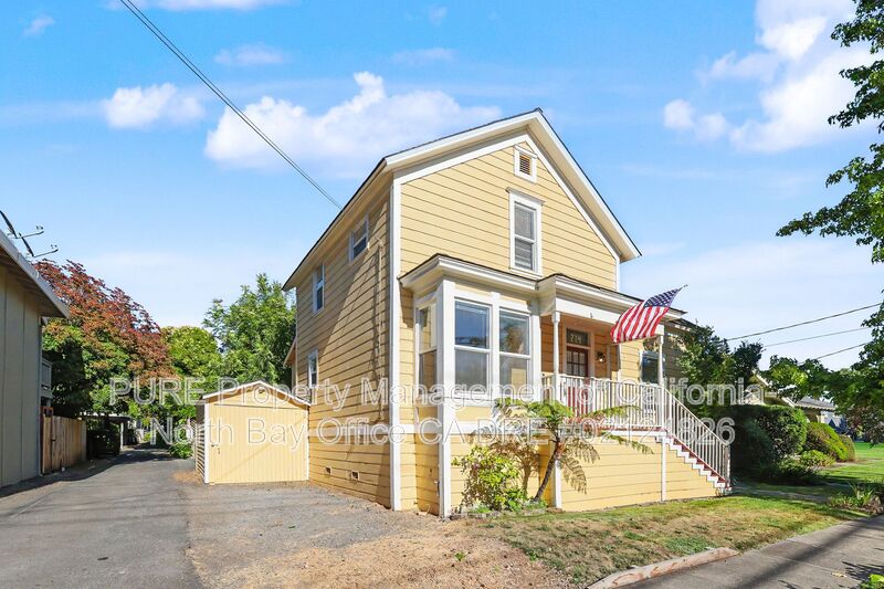 Santa Rosa House: 714 Humboldt Street