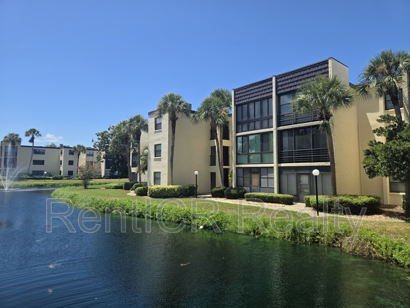 Largo House: 14255 Rosemary Lane