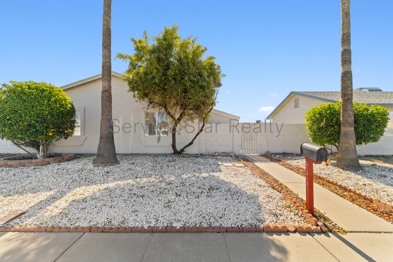 Glendale House: 5311 W Mauna Loa Ln