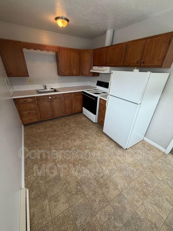 Valley City House: 815 3rd St SW