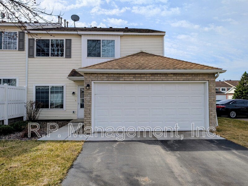 Apple Valley Townhome: 15758 Flackwood Ave