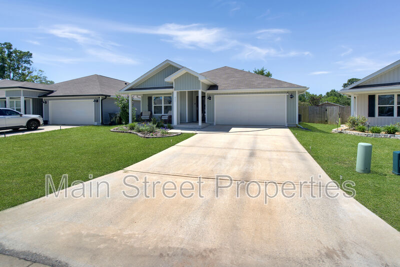 Pensacola House: 951 Lovebird Court