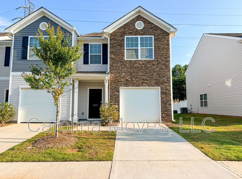 Easley House: 200 Northridge Court