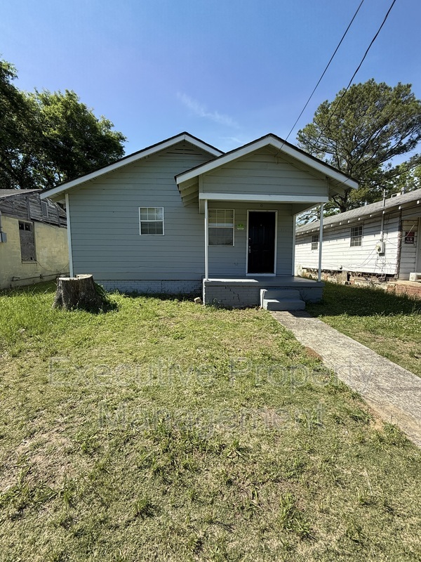 Birmingham House: 3729 Maple Avenue