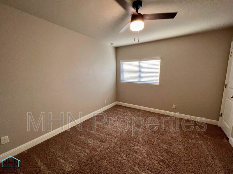 4bed/3.5bath GORGEOUS home, in Converse, with downstairs master + media room, PLUS office! - Photo 39