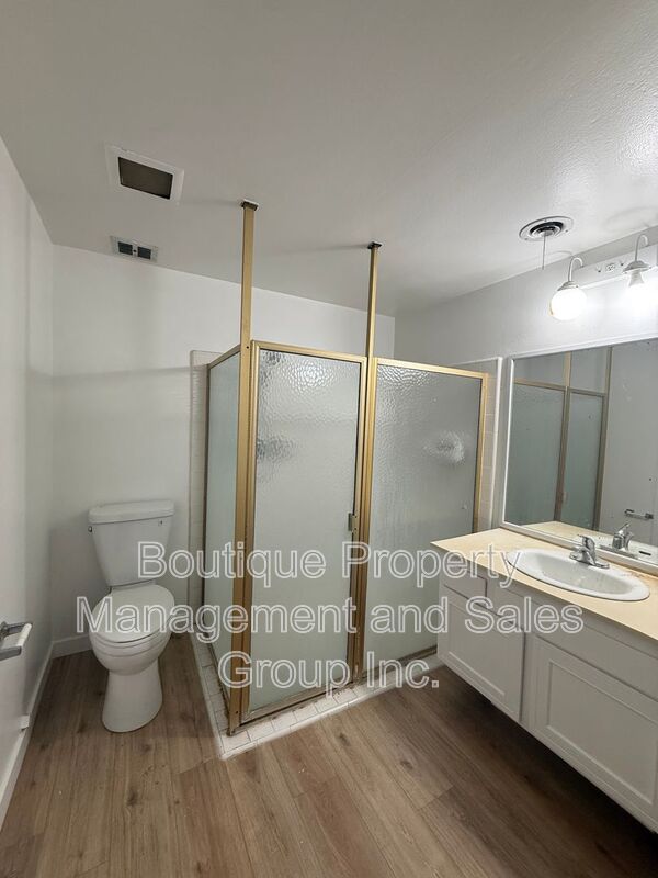 Lake Forest House: 24621 Overlake Dr.