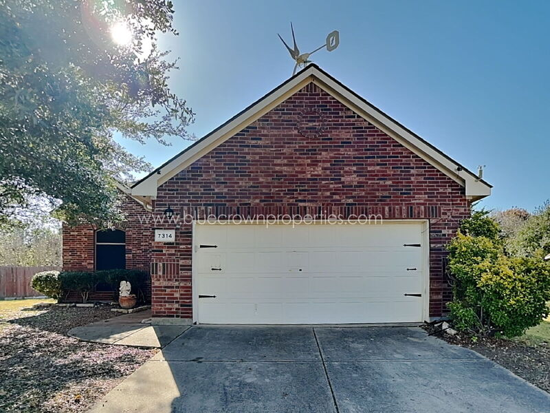 Dallas House: 7314 Chapel Mesa Court