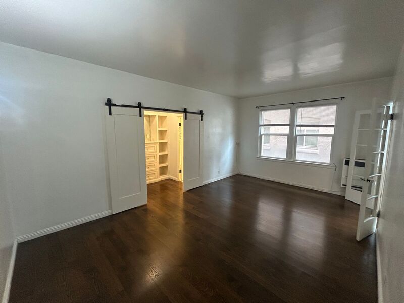 Long Beach House: 325 Elm Avenue