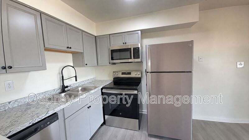 Charming 2-Bedroom Apartment in Norfolk! - Photo 2