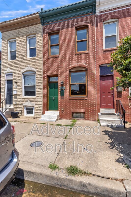 Baltimore Townhome: 2802 E Fairmount Ave