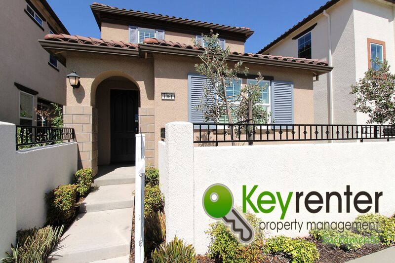 Roseville House: 1061 Chapelhill Ln