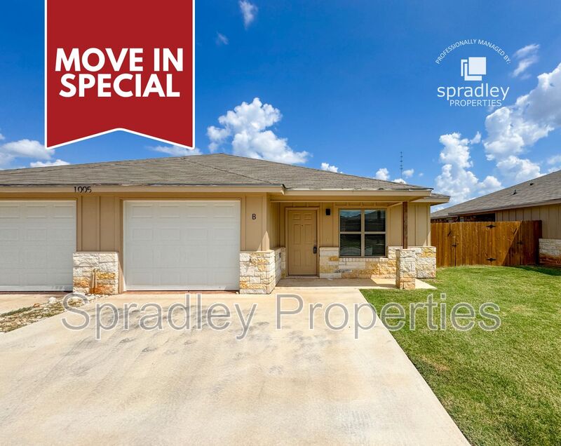 Belton Townhome: 1031B Edwards Dr