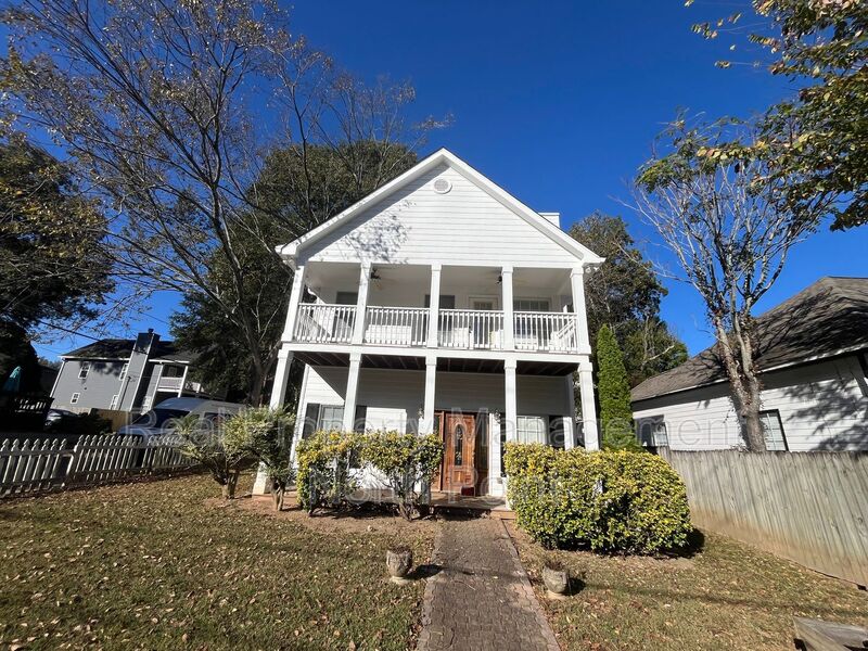 Atlanta House: 889 Crew Street SW