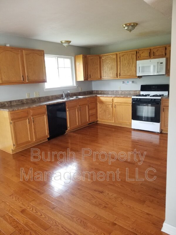 Pittsburgh Townhome: 801 Wingate Dr
