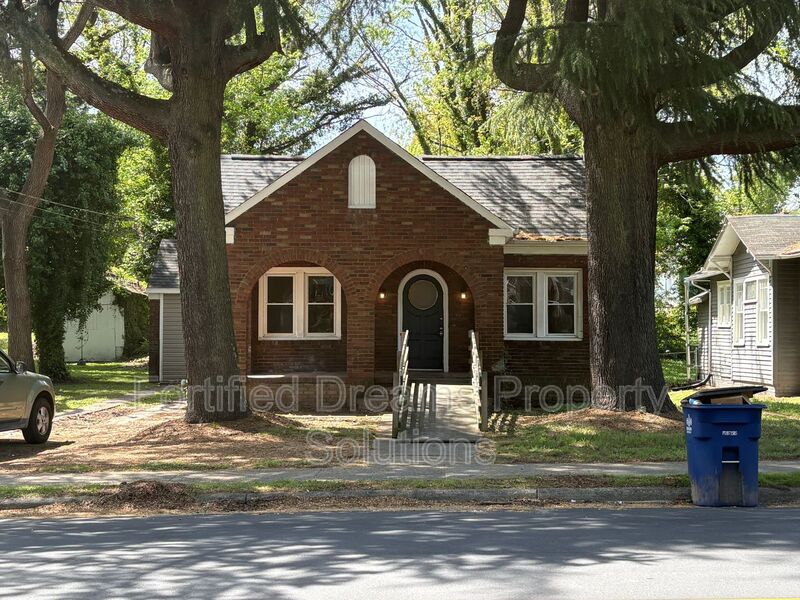 Winston-Salem House: 2354 North Patterson Avenue
