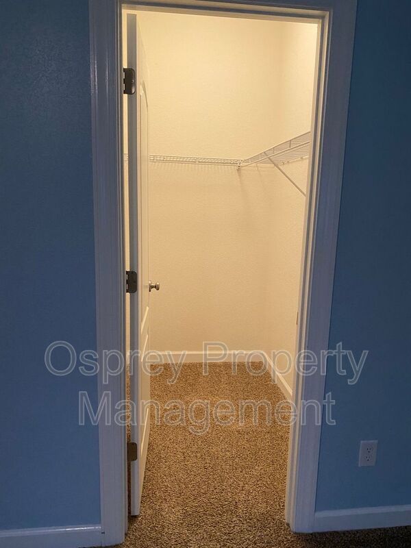 Beautiful 4 Bedroom Single Family Home - Photo 14