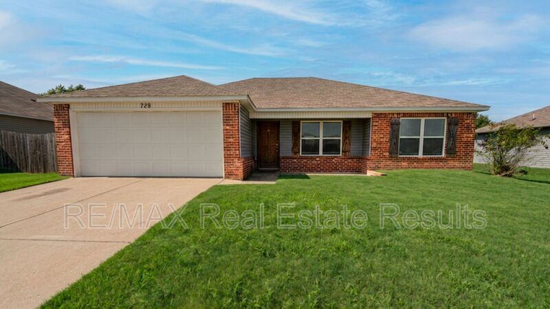 Bentonville House: 728 NW 67th Ave