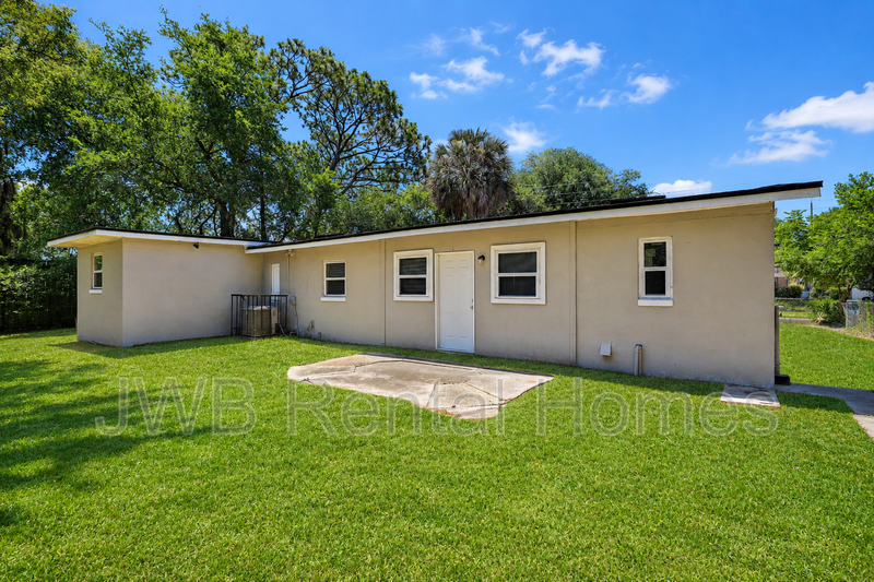 Jacksonville House: 31 45th St W